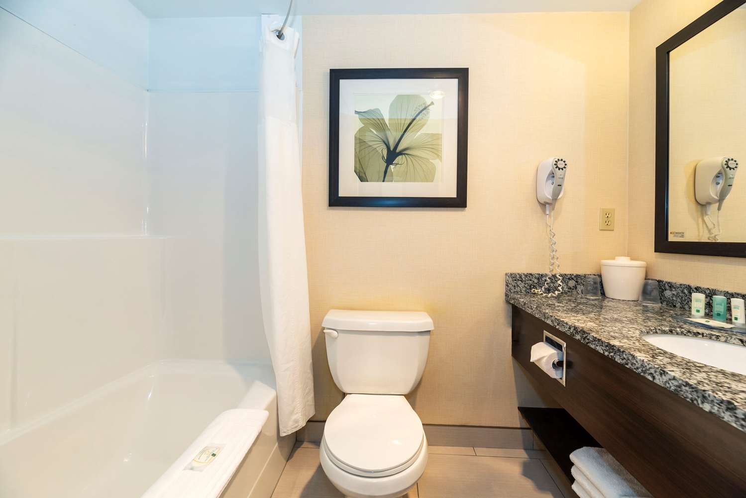 غرفة بسرير كينج، Prestige Riverside Lodge Quesnel 3/4
