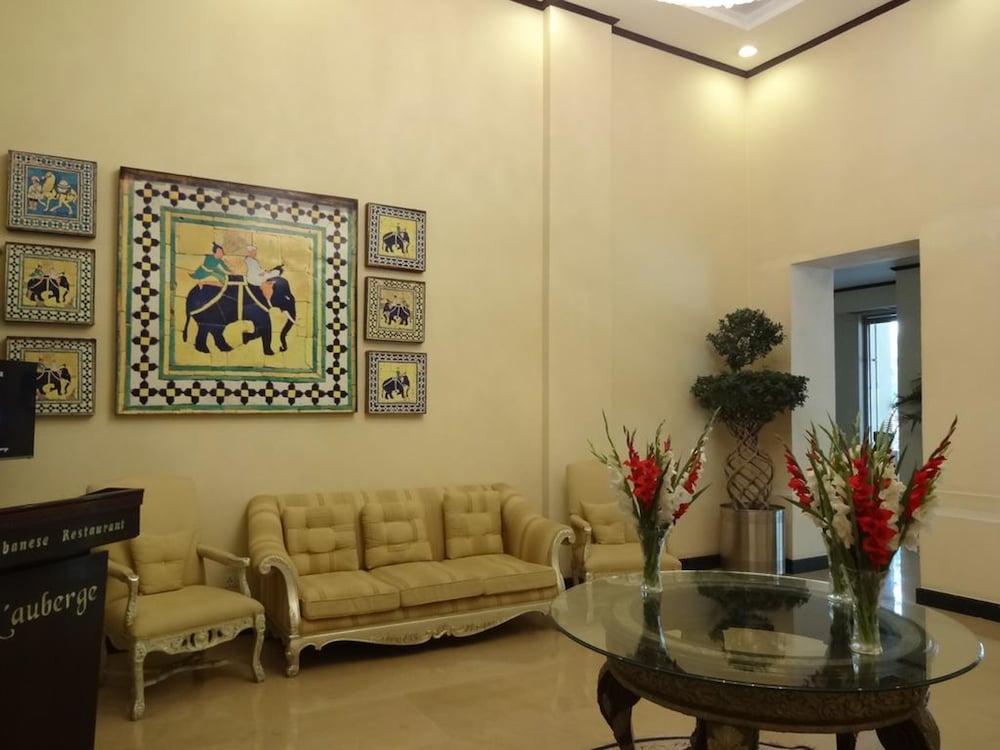 Faletti’s Hotel 44/68