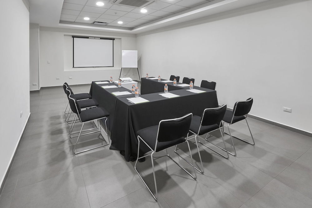 City Express Junior by Marriott Aguascalientes Centro 36/46