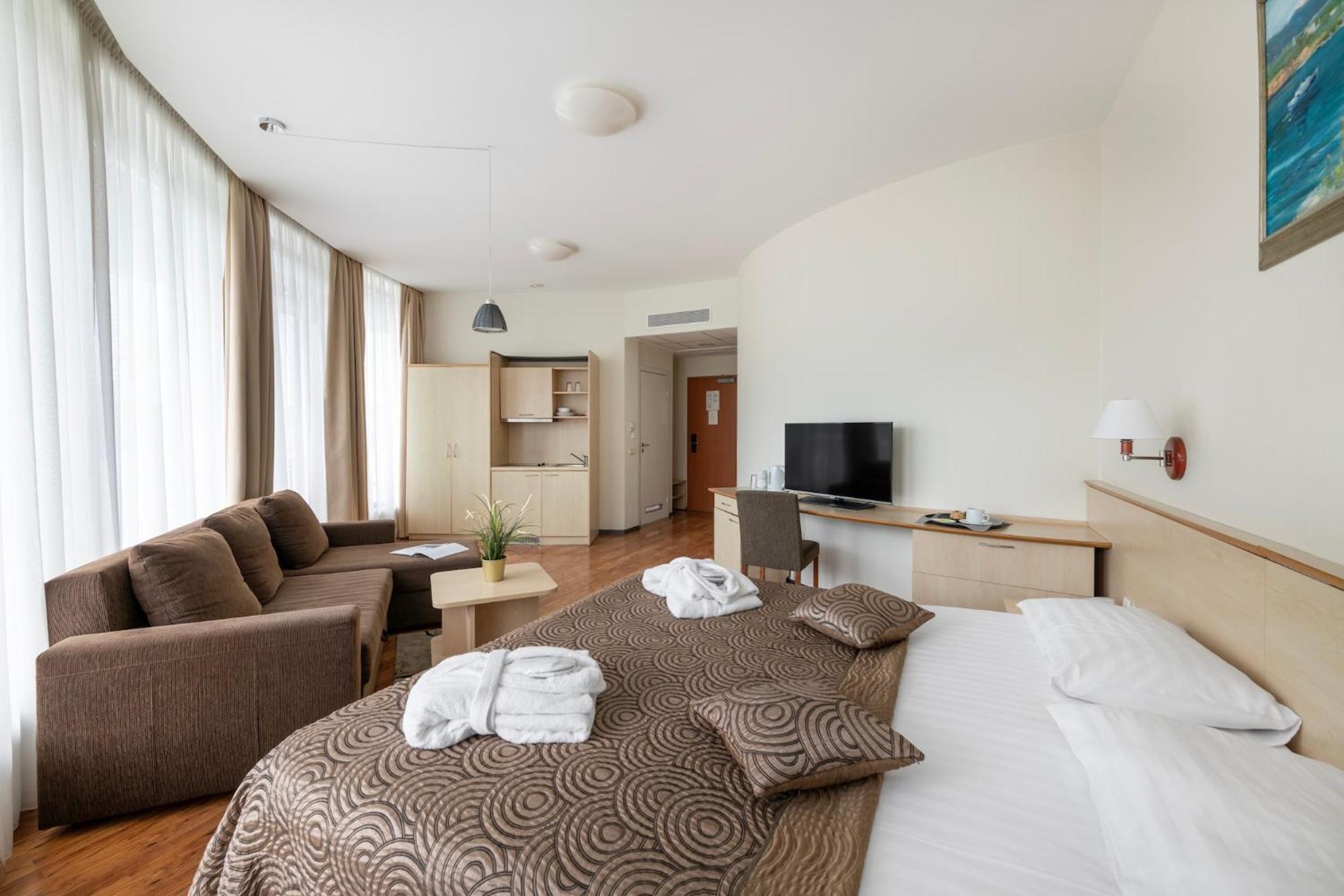 استوديو بشرفة، Art City Inn 3/9