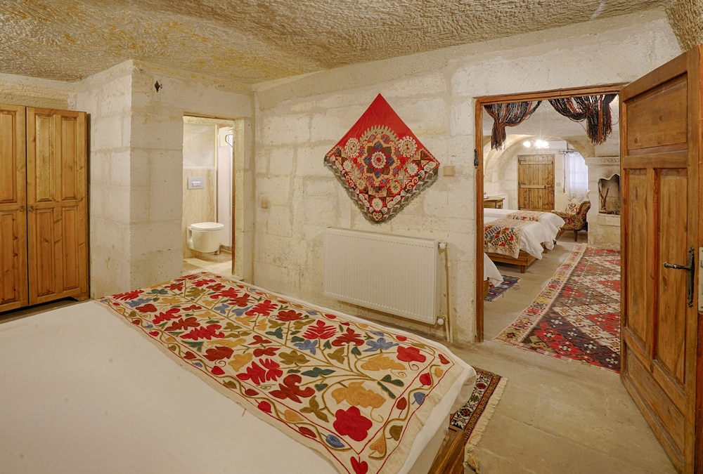 Tulip Cave Suites 10/48