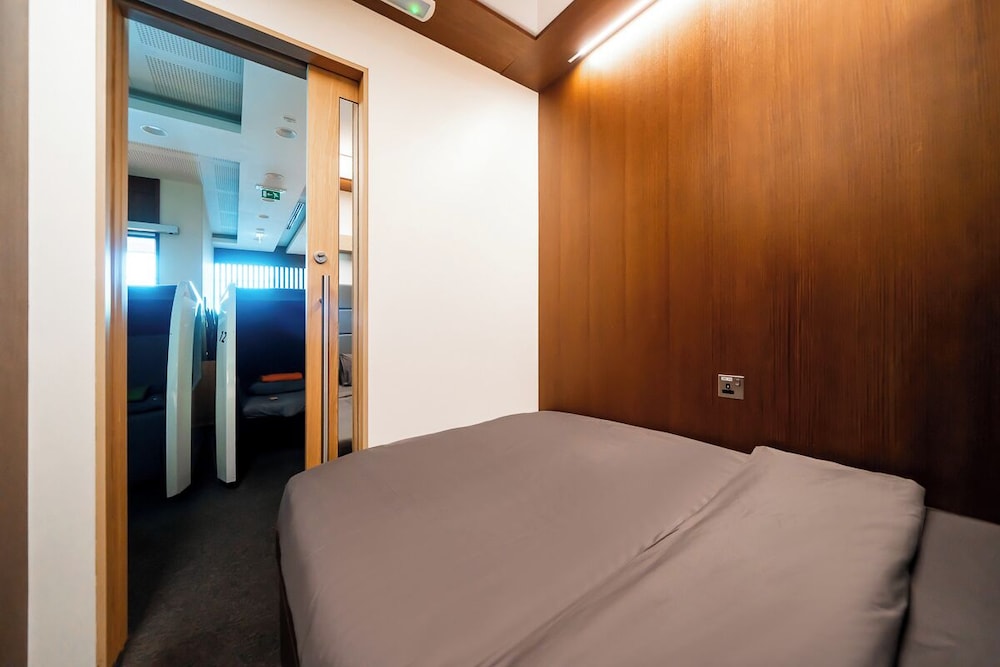 Sleep N Fly Sleep Lounge A Gates Terminal 3 Transit Only 21/50