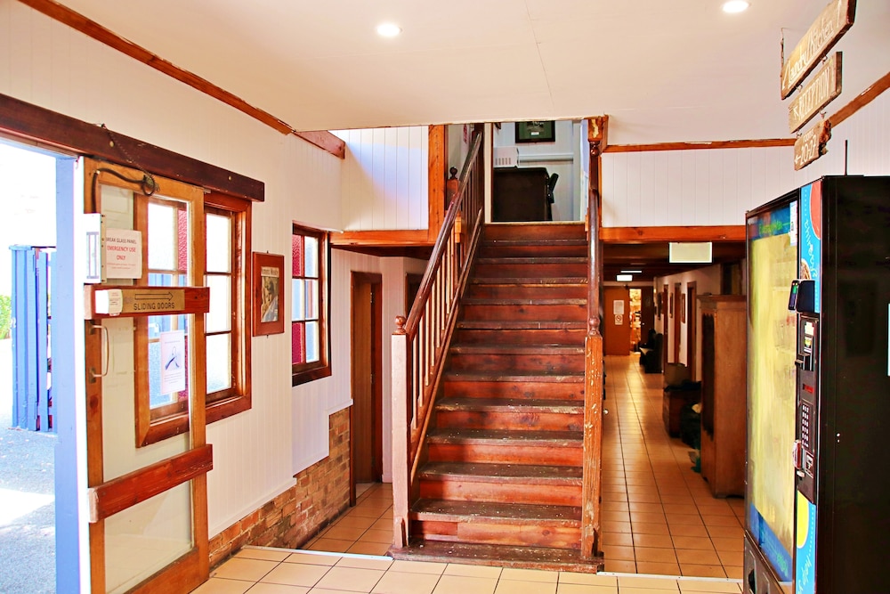 BRISBANE MANOR HOTEL 6/60