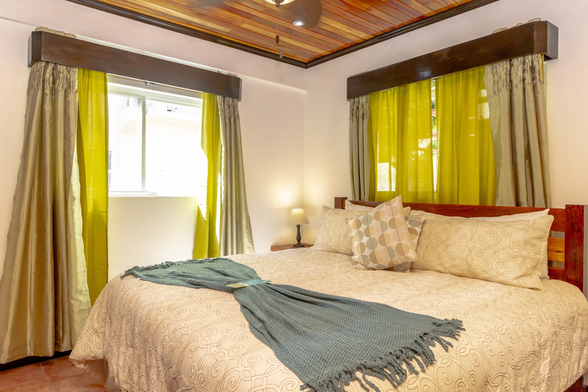 1 BEDROOM, CONDO, SUPERIOR, BEACH FRONT