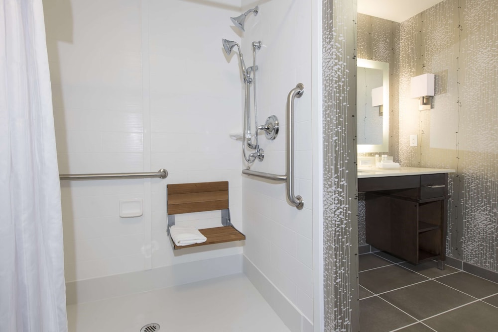HOMEWOOD SUITES BY HILTON CLEVELAND/SHEFFIELD 25/83