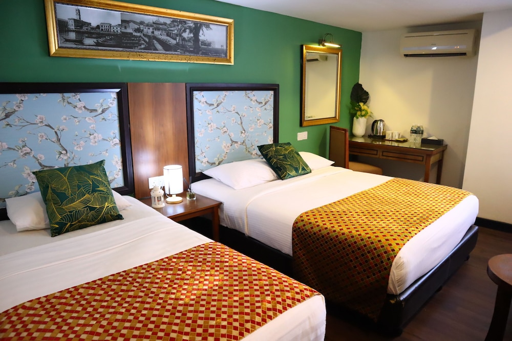 DELUXE, FAMILY, TWIN BEDS