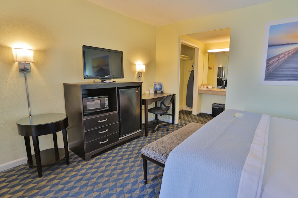 Days Inn by Wyndham Wrightstown 12/50