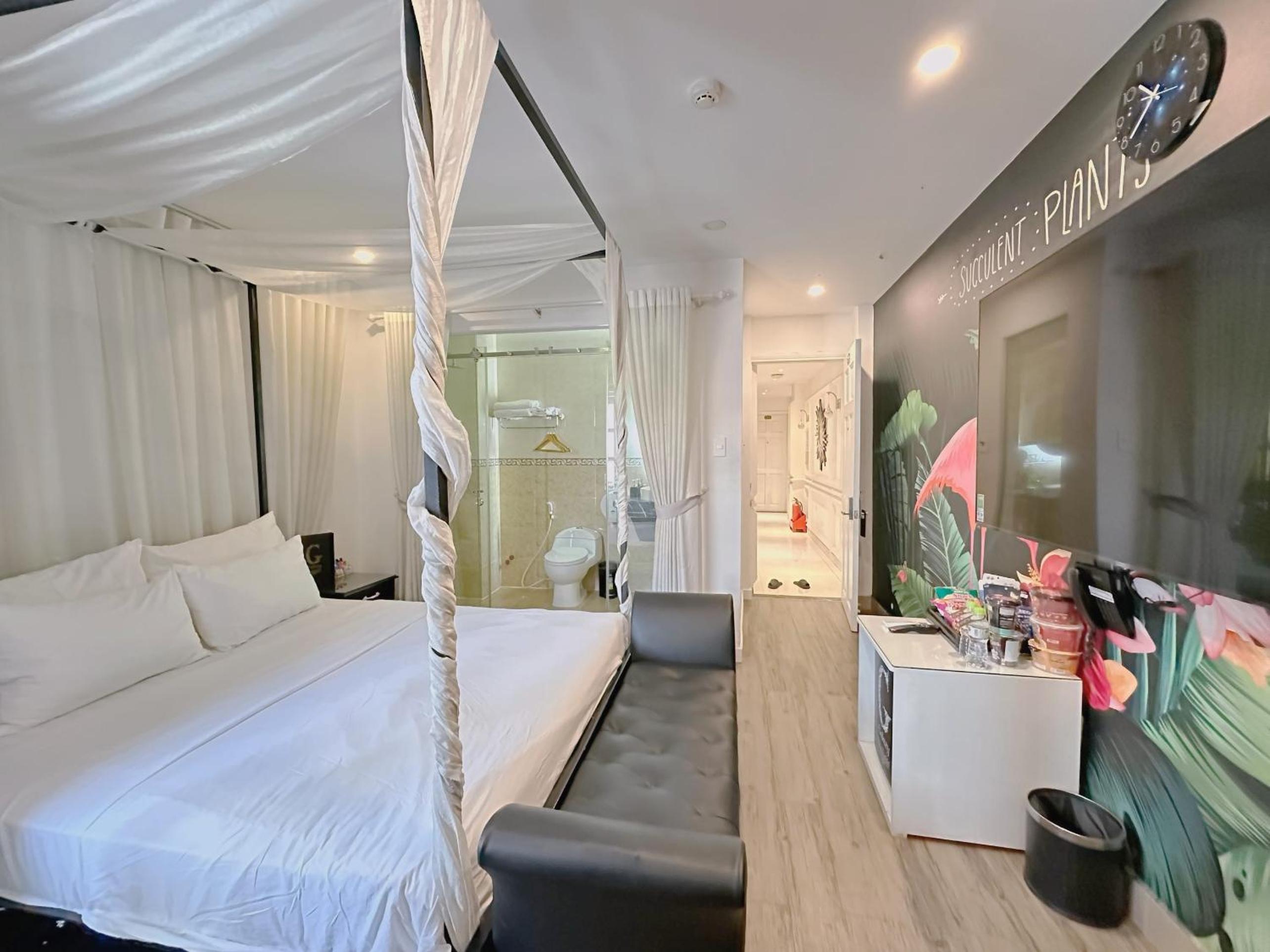 Deluxe, Queen Bed
