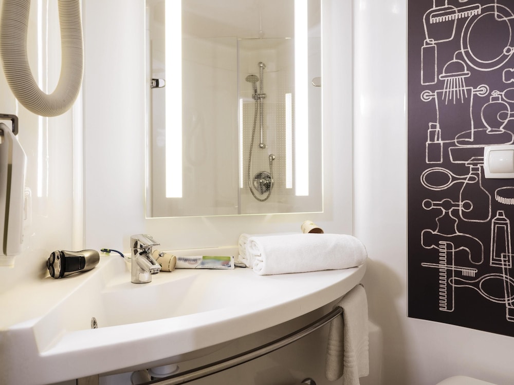 ibis Cannes Mandelieu 74/76