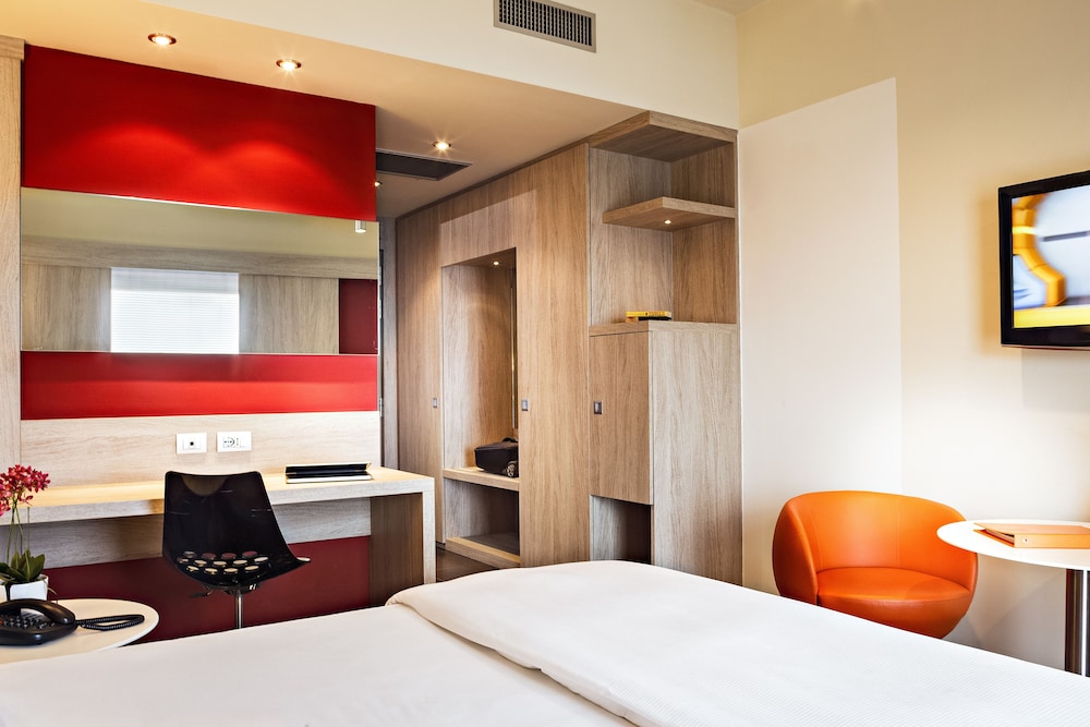 JAZZ HOTEL 18/64