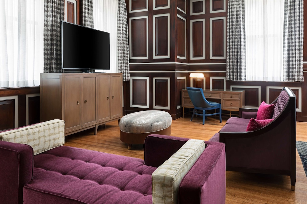 Hampton Inn and Suites Baltimore Inner Harbor 25/41