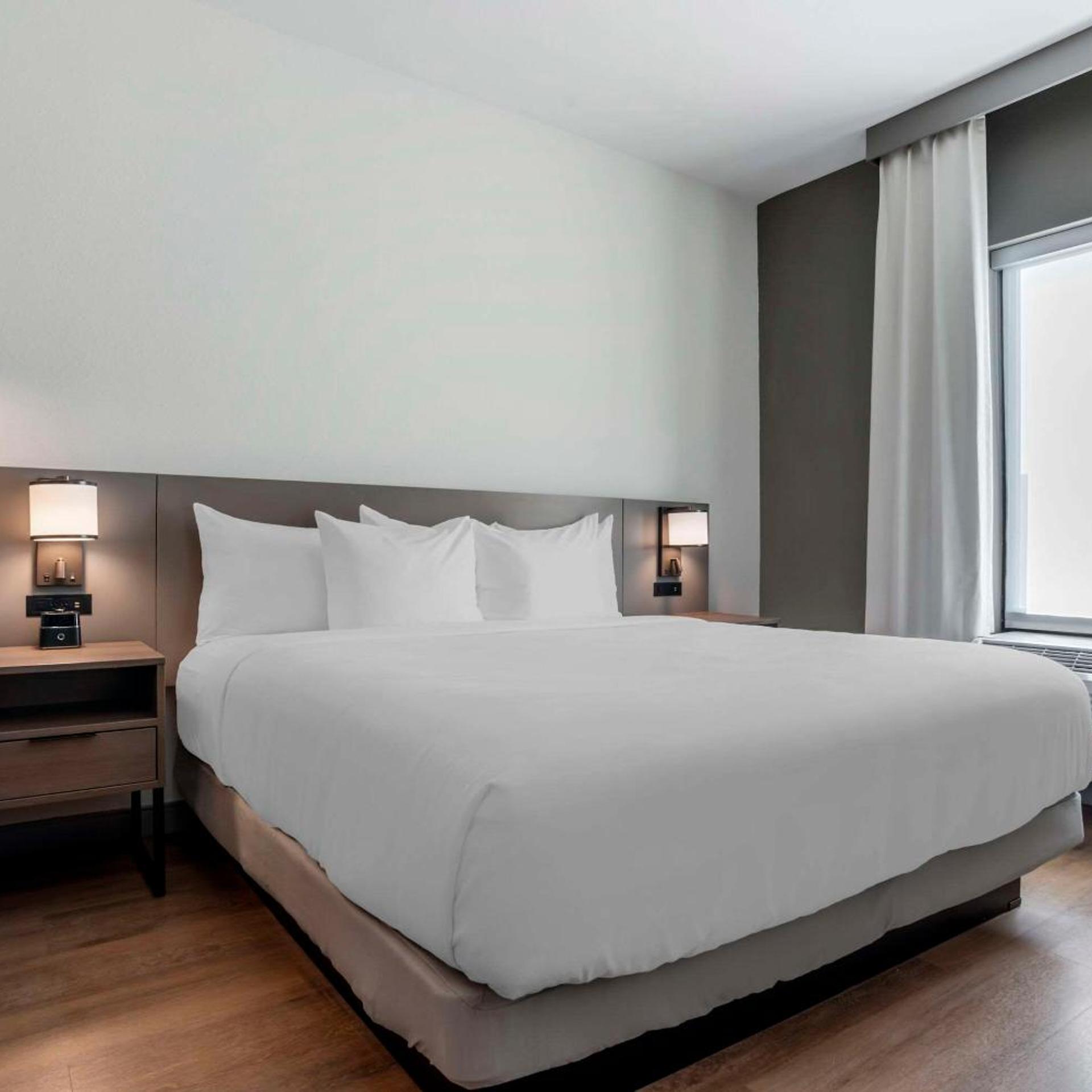 ROOM, KING BED