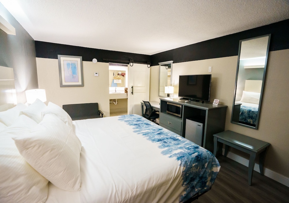 Lx Hotel A Travelodge By Wyndham 21/70