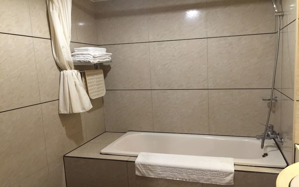 Cheng Pao Hotel 12/64