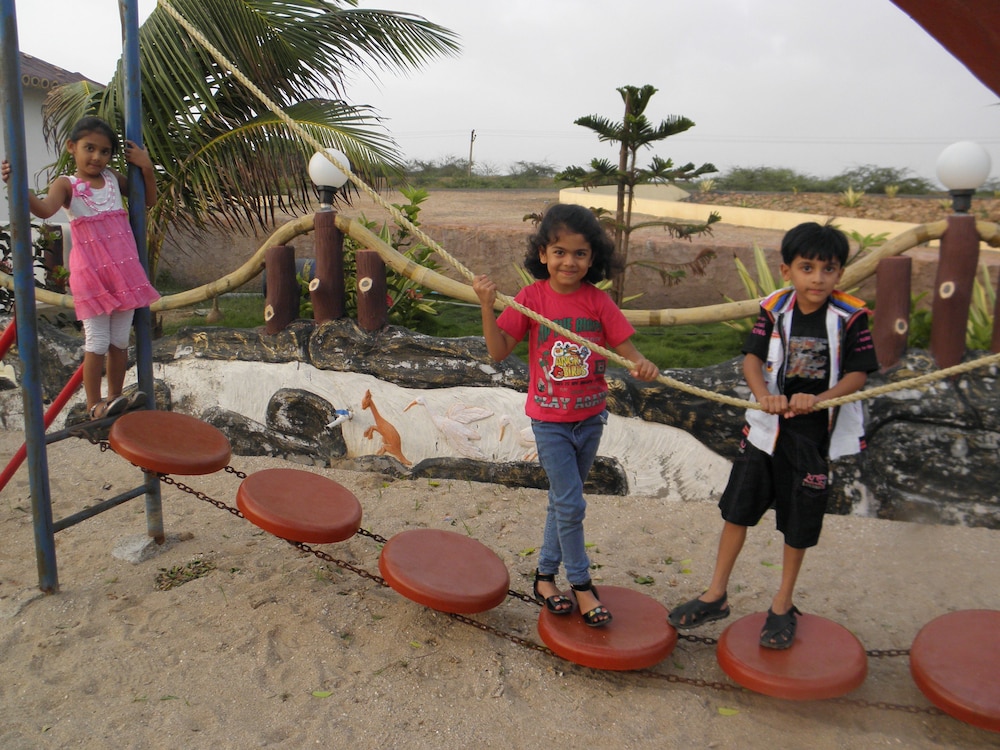 Goverdhan Greens Resort Dwarka 39/50