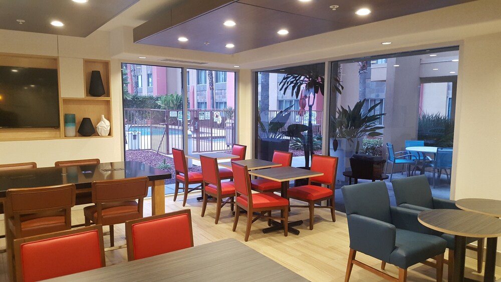Holiday Inn Express Hotel And Suites Fremont Milpitas Central 46/69