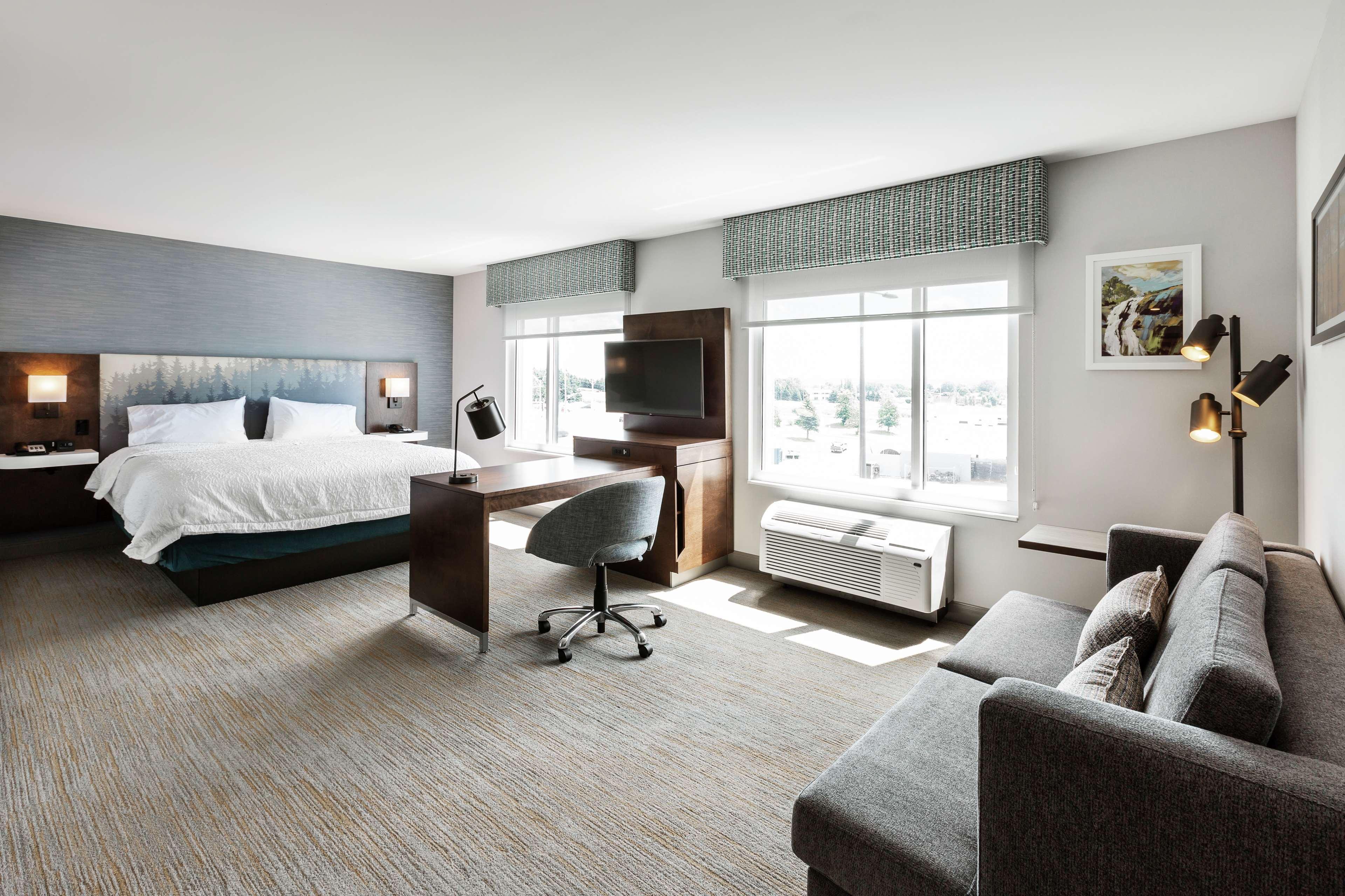 STUDIO, SUITE, KING BED