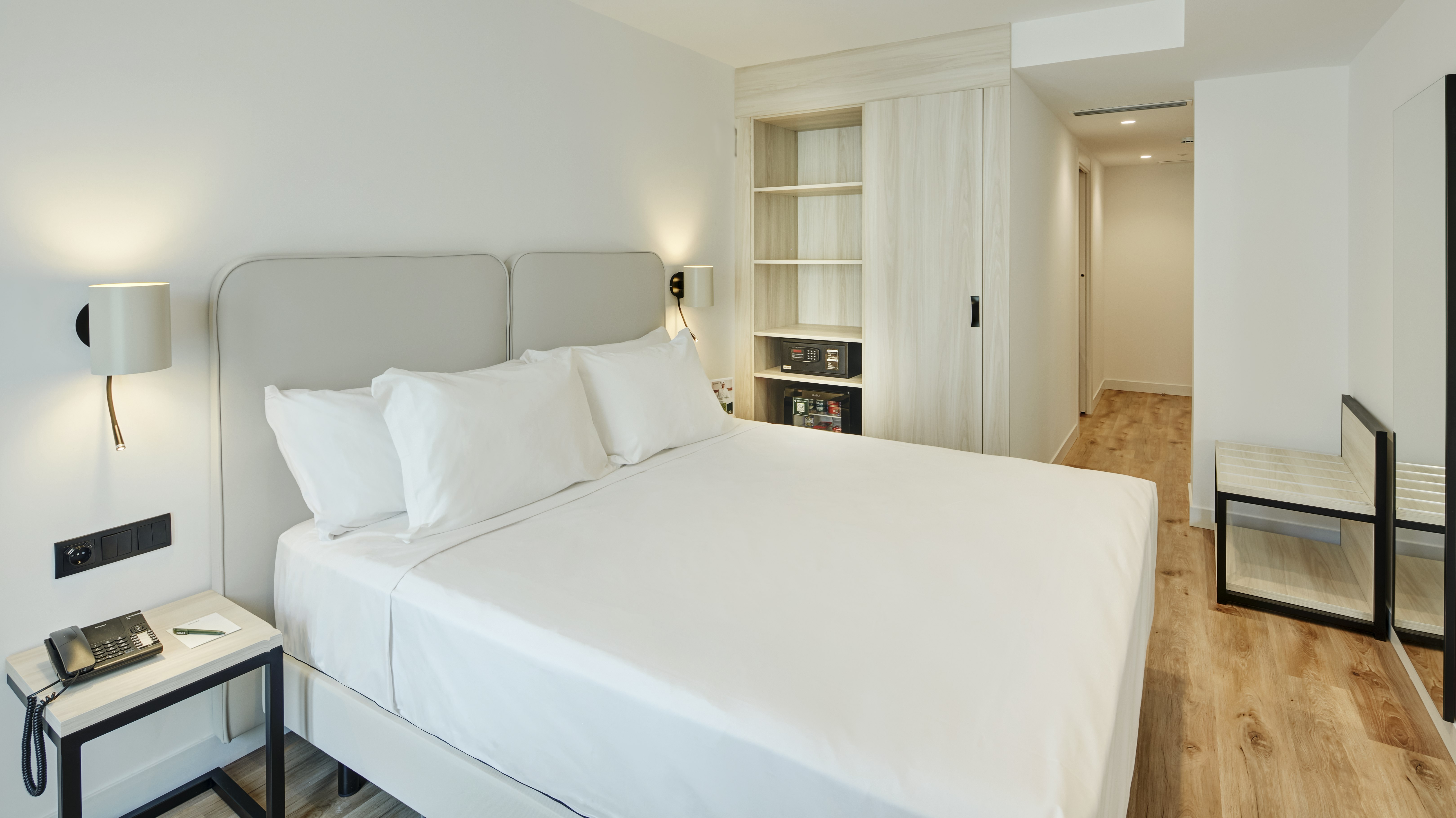 Basic, Double Bed, Lateral Side Sea View, Terrace