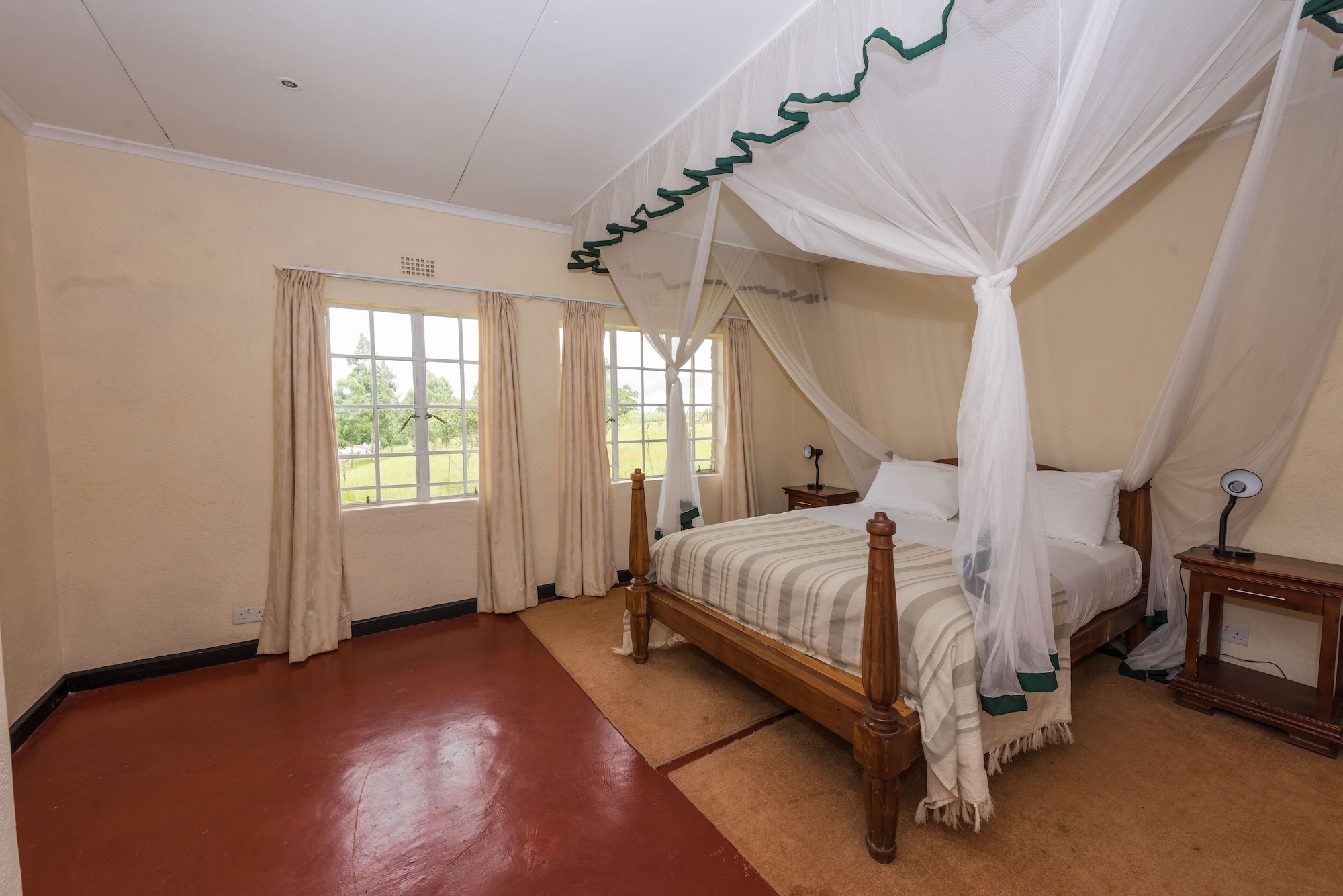 Basic, Apartment, 1 Queen and 4 Single Beds