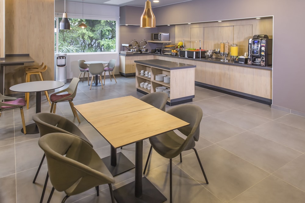 City Express Plus by Marriott Medellin Colombia 24/42