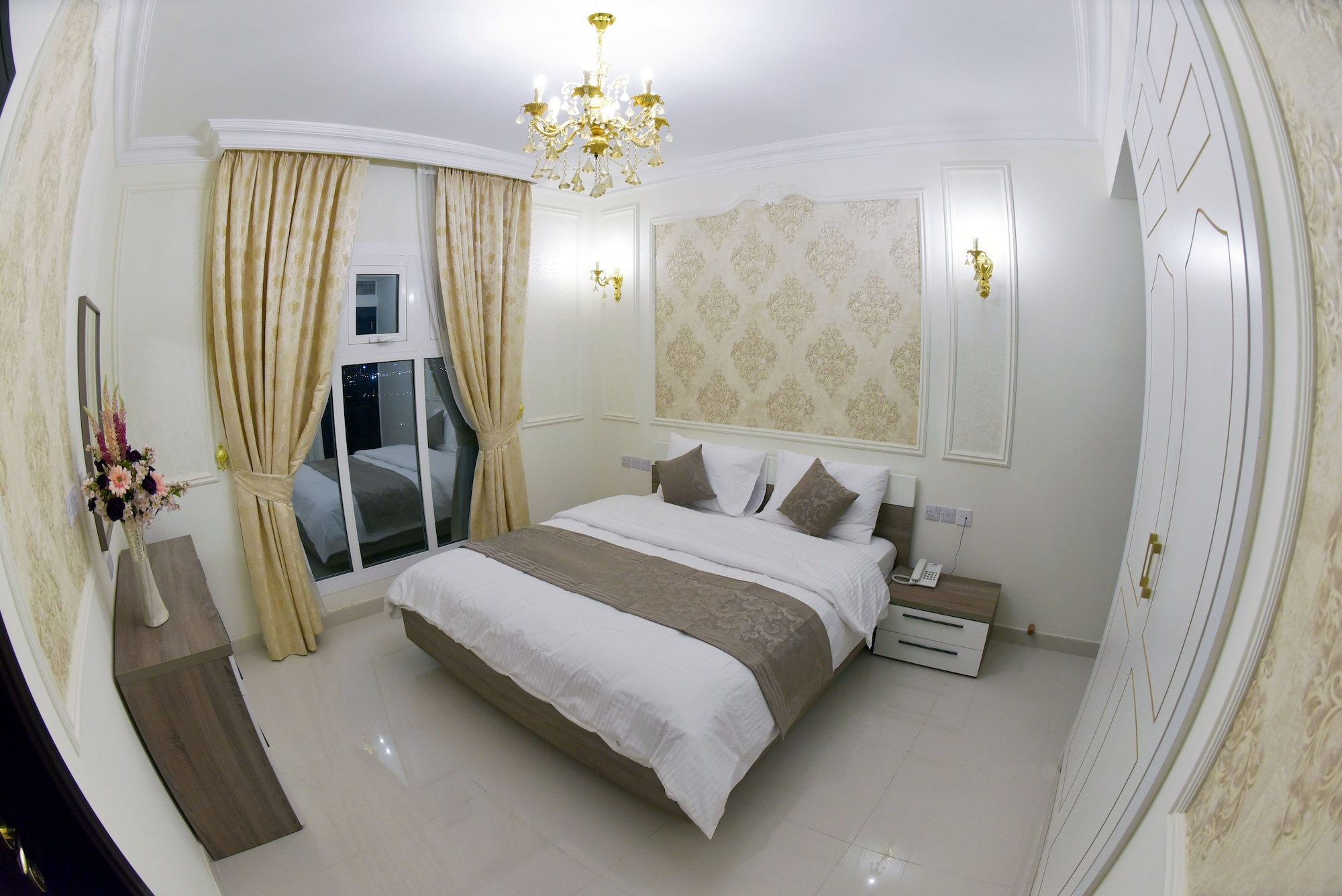 2 BEDROOMS, SUITE