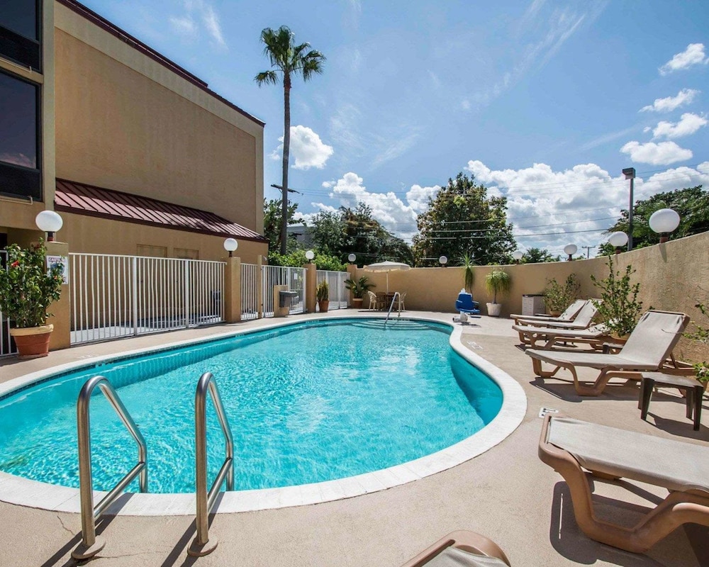 Comfort Inn & Suites Lantana - West Palm Beach South 3/40