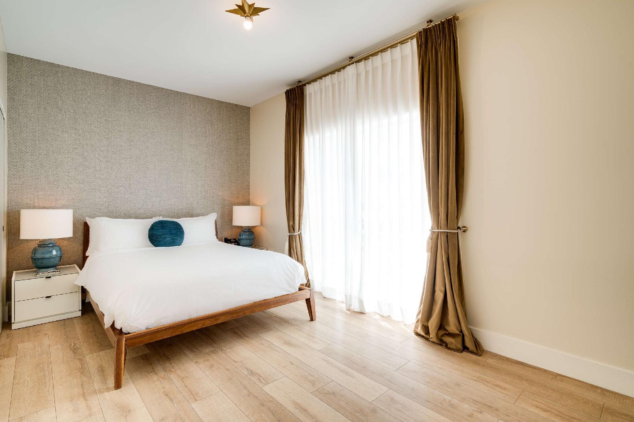 2 Bedrooms, Suite, Queen Bed
