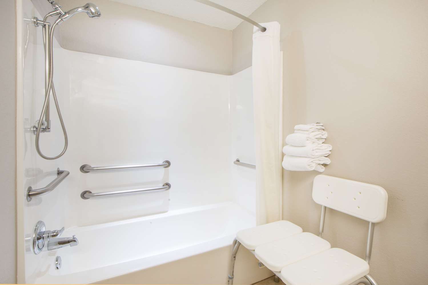 Microtel Inn & Suites by Wyndham Claremore 8/9