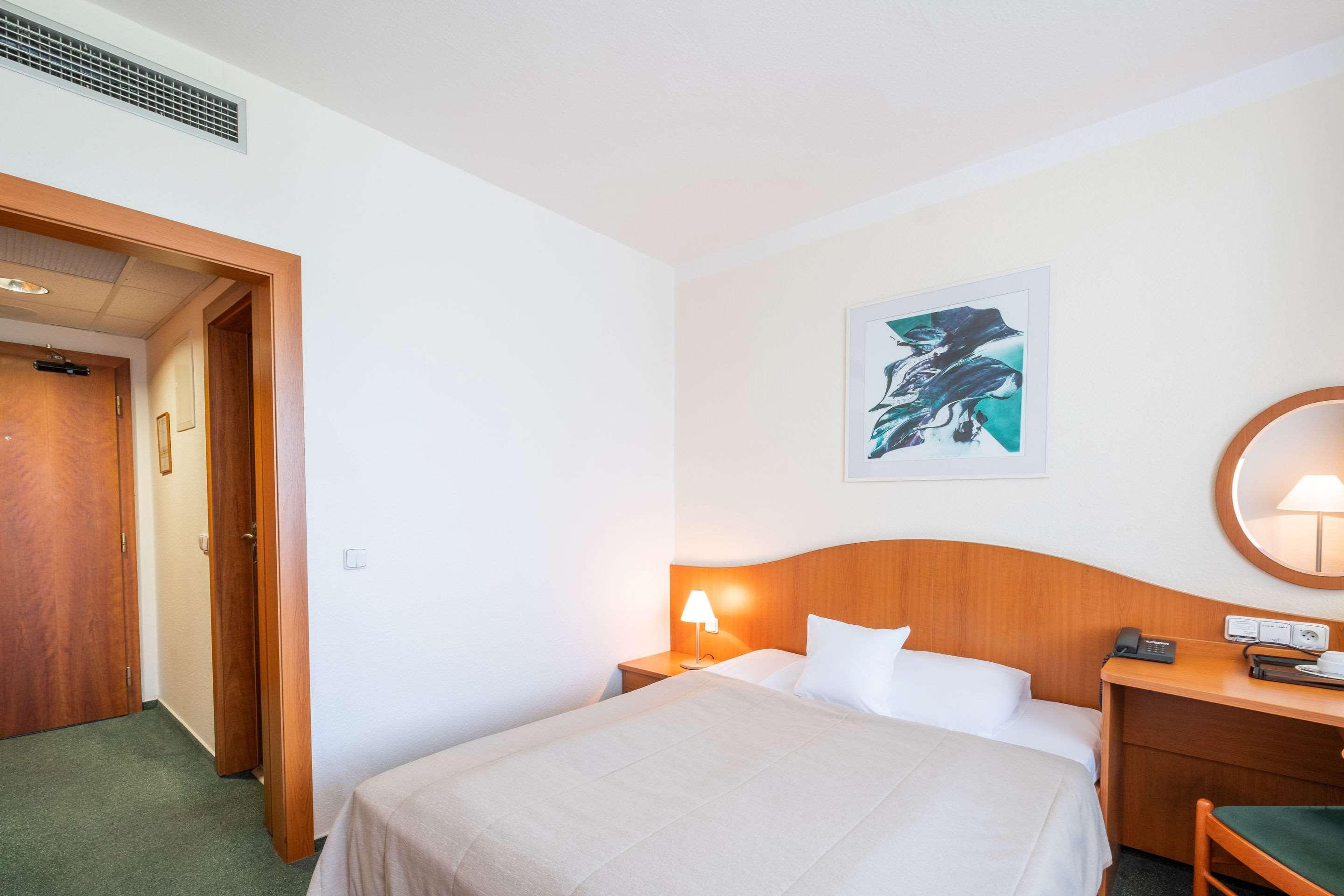 Room, Queen Bed