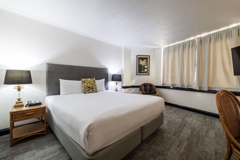 Executive, Suite, King Bed, Rydges Southbank Townsville 3/6