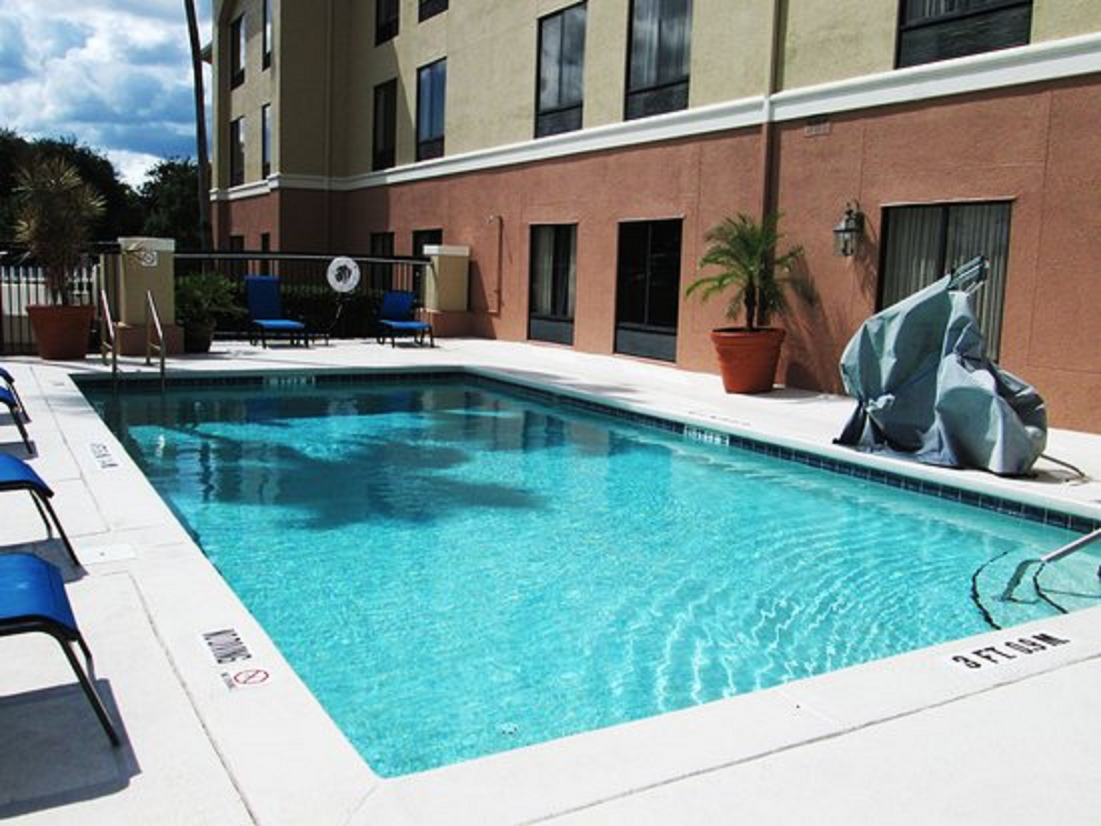 Holiday Inn Express Hotel And Suites Quincy I 10 36/36