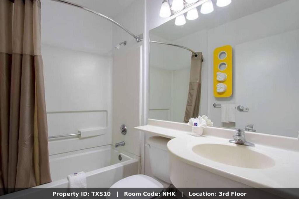 غرفة بسرير كينج لذوي الإعاقة، Motel6 El Paso, TX - Southeast 3/4