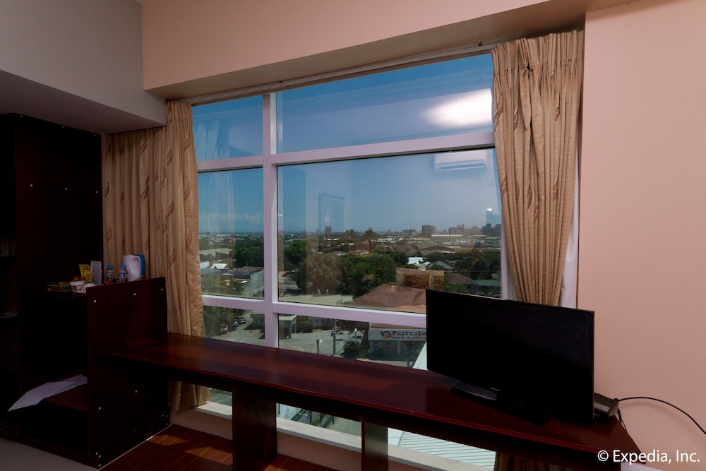 Allure Hotel And Suites 44/55
