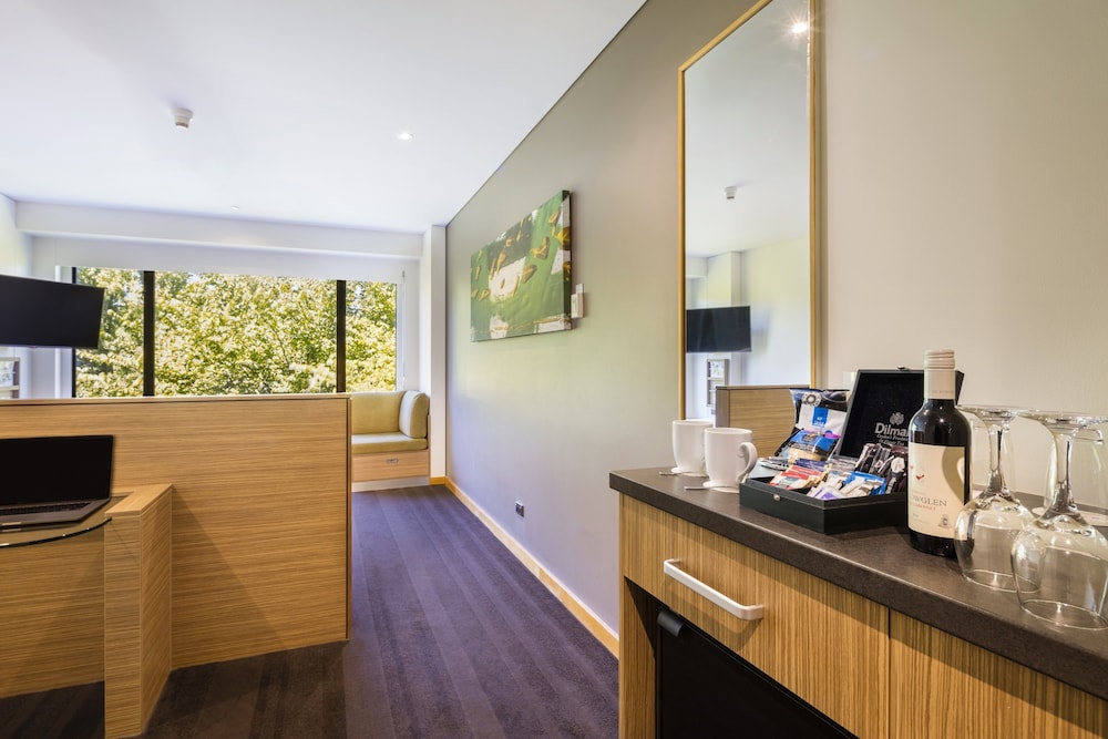 Crowne Plaza Canberra 8/81