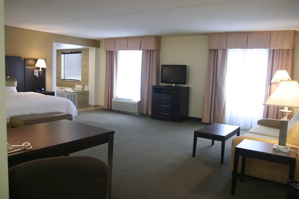 Hampton Inn & Suites Lino Lakes 25/41