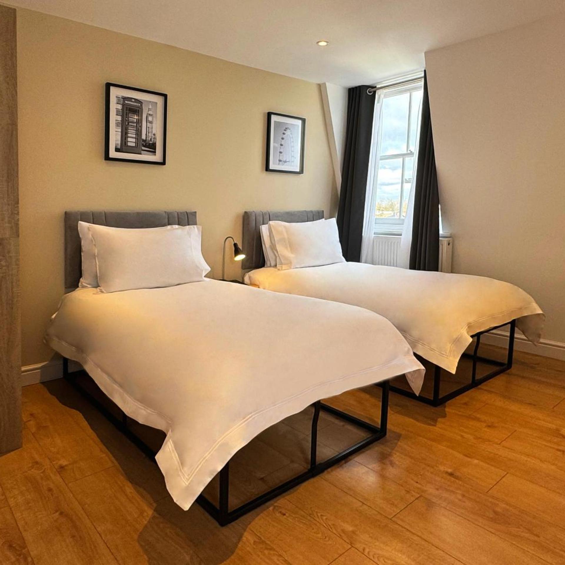 Superior, Twin Beds