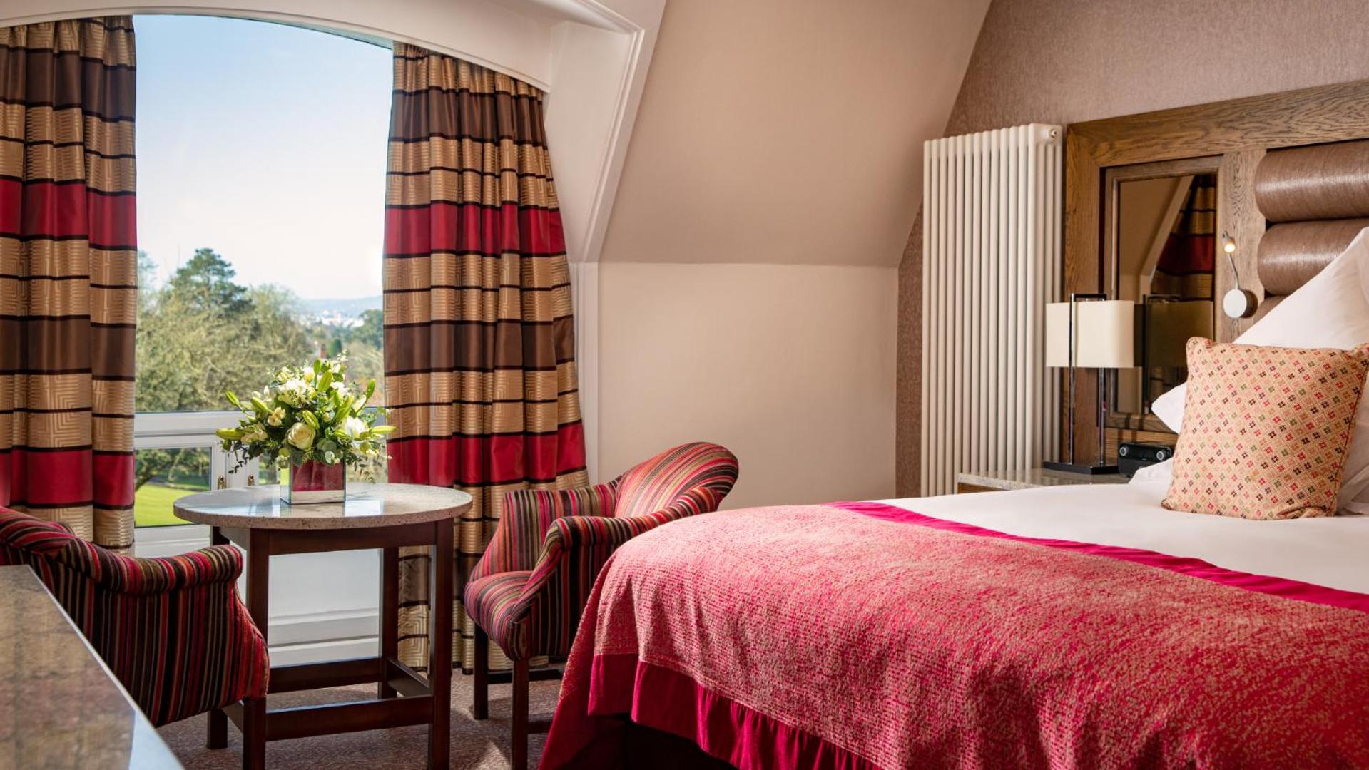 Garden, King Bed، Culloden Estate and Spa 7/10