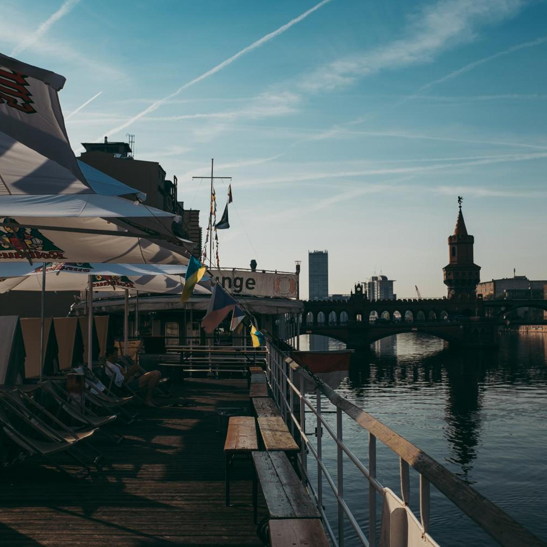 Eastern Comfort Hotel & Hostelboat 52/58