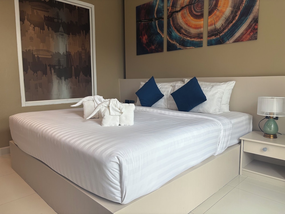 Deluxe, Double Bed, Hot Tub, Pool Access، MODERN LIVING HOTEL 4/9