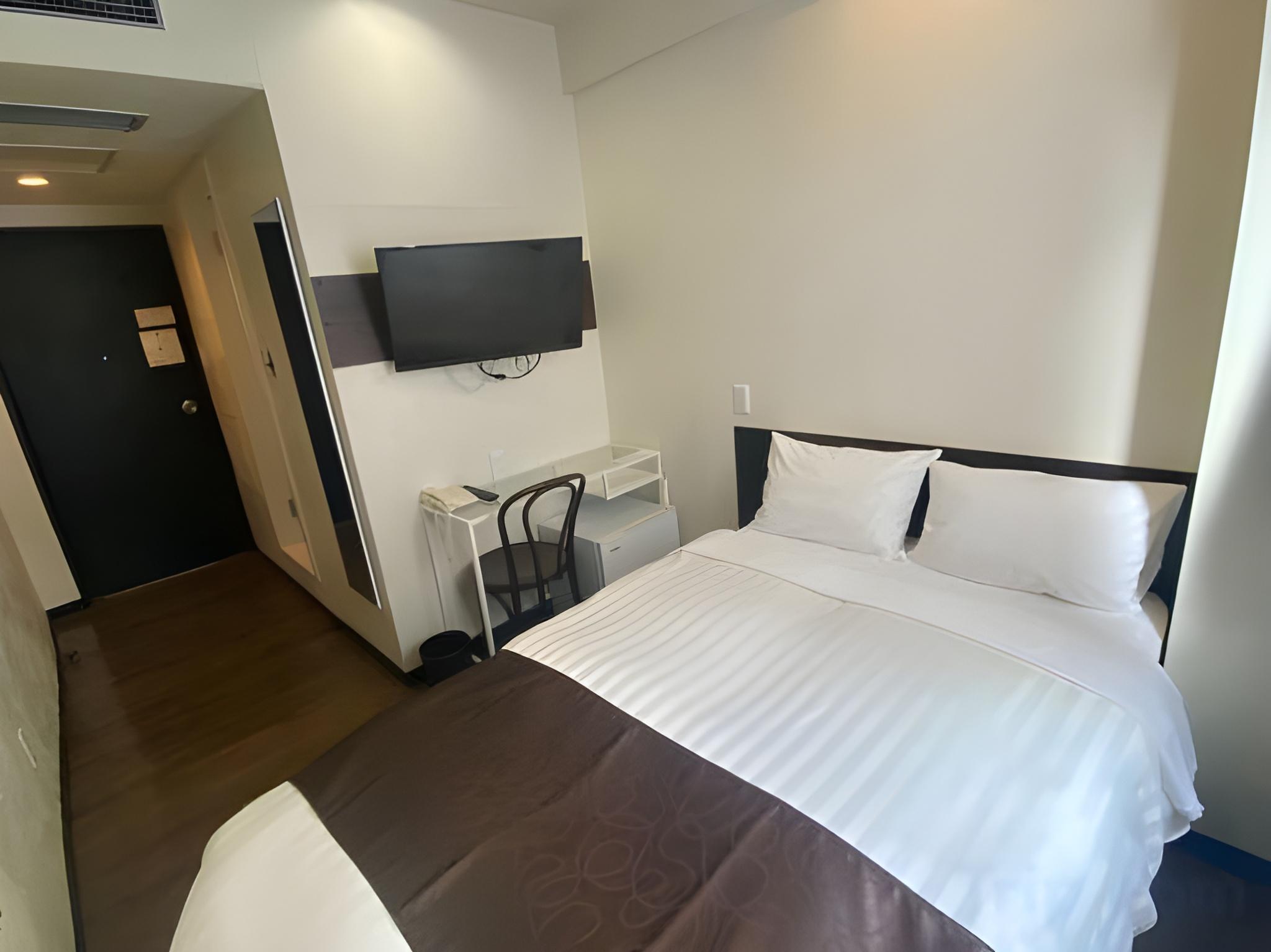 ROOM, SEMI DOUBLE BED