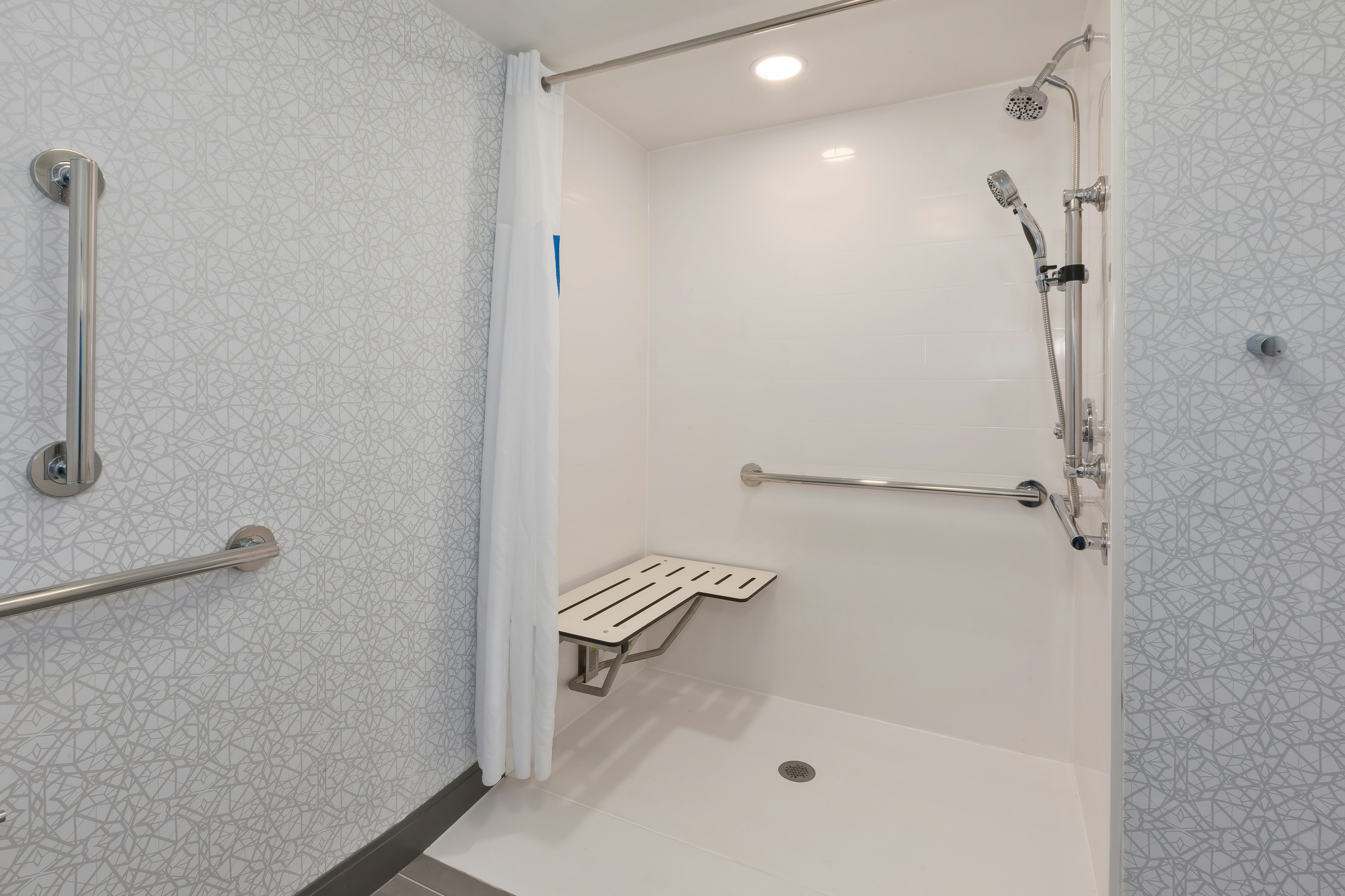 غرفة بسرير كينج لذوي الإعاقة، Hampton Inn Traverse City 10/10
