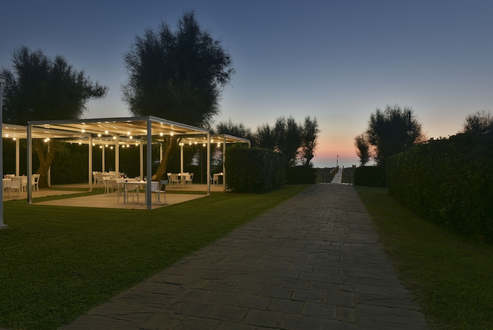 Paestum Inn Beach Resort 64/69