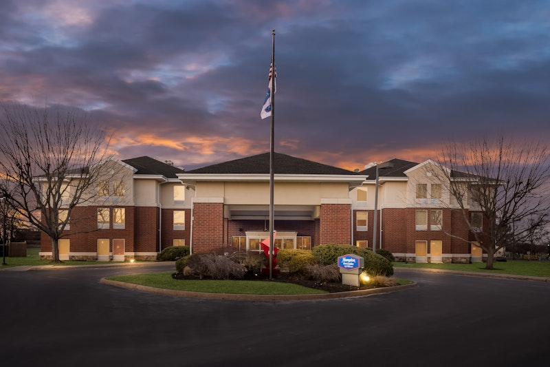 Hampton Inn Suites Newtown 4/57
