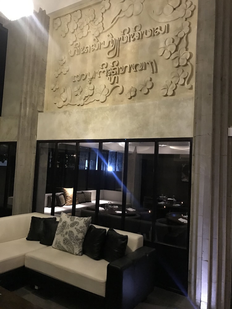 Anshel Hotel 7/45
