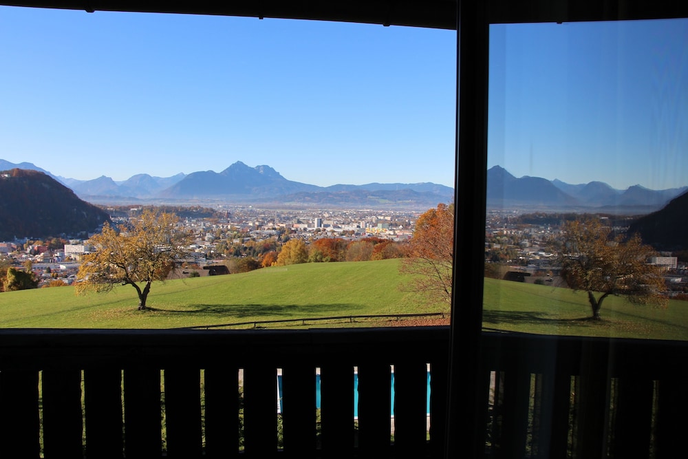 Hotel Schoene Aussicht 40/50