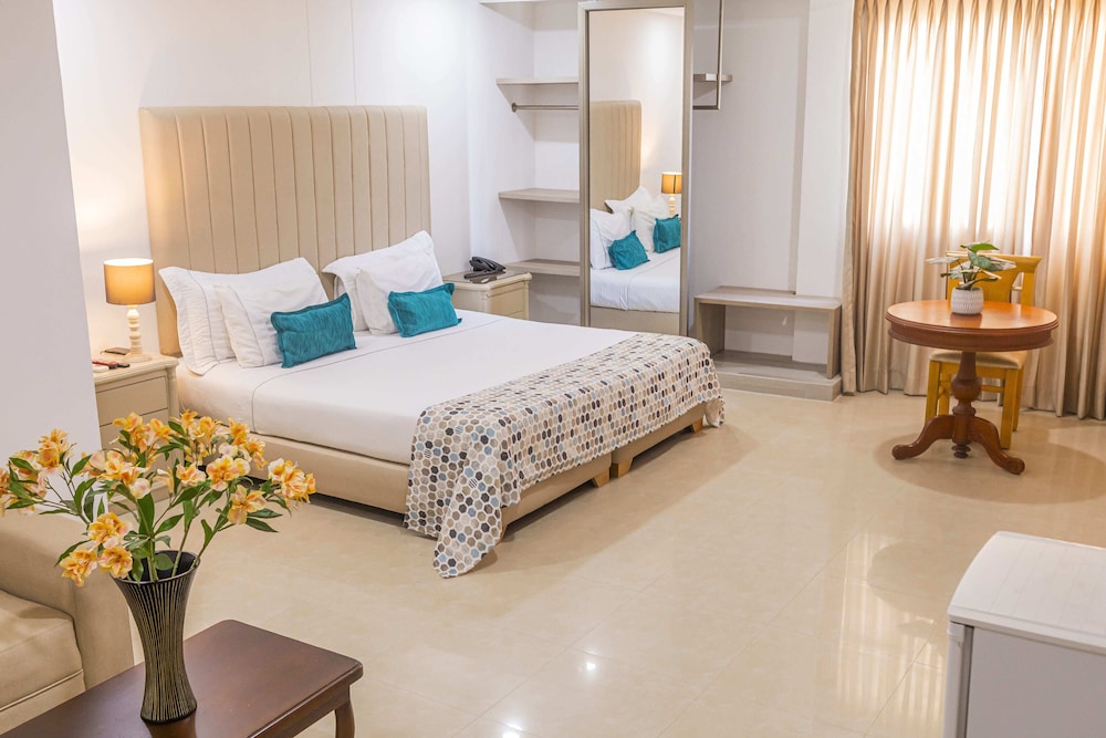 Hotel Costa Bonita 40/61