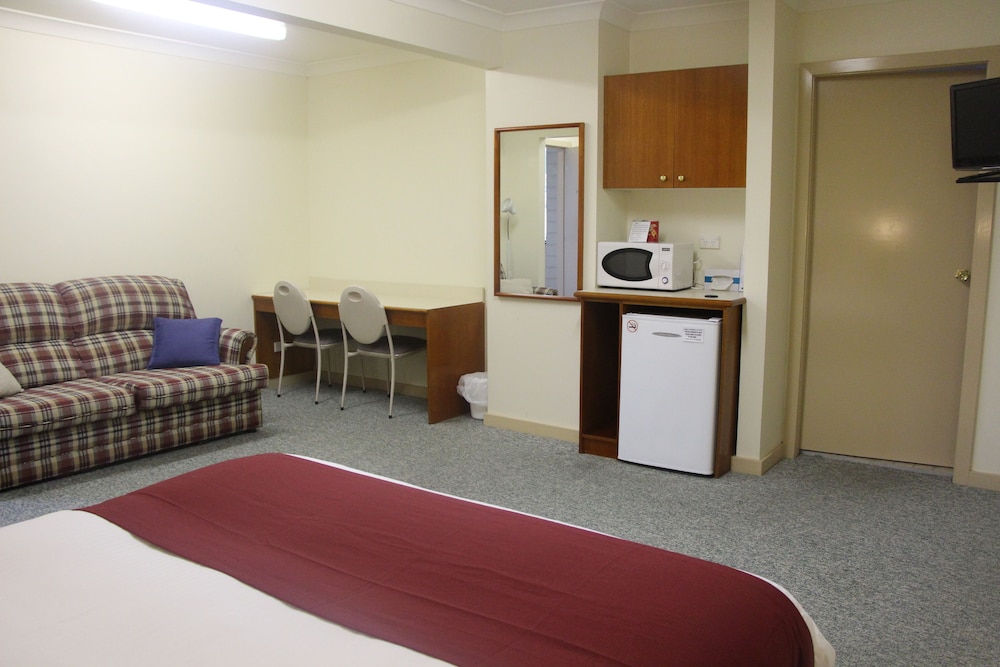 PIONEER WAY MOTEL 39/55
