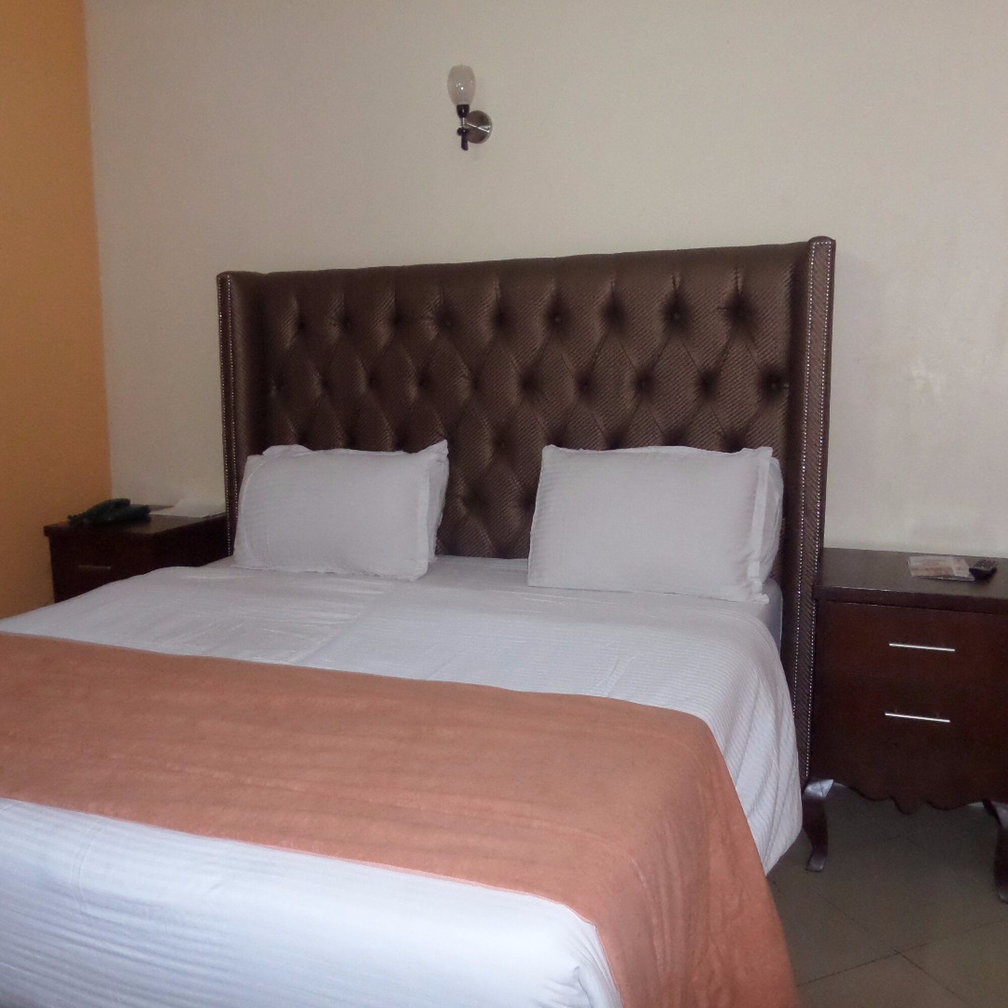 DELUXE, DOUBLE BED