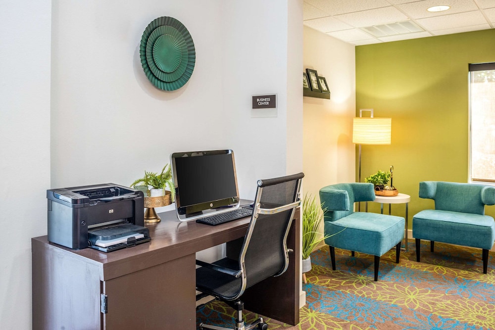 Sleep Inn and Suites Harrisonburg Near University 25/38