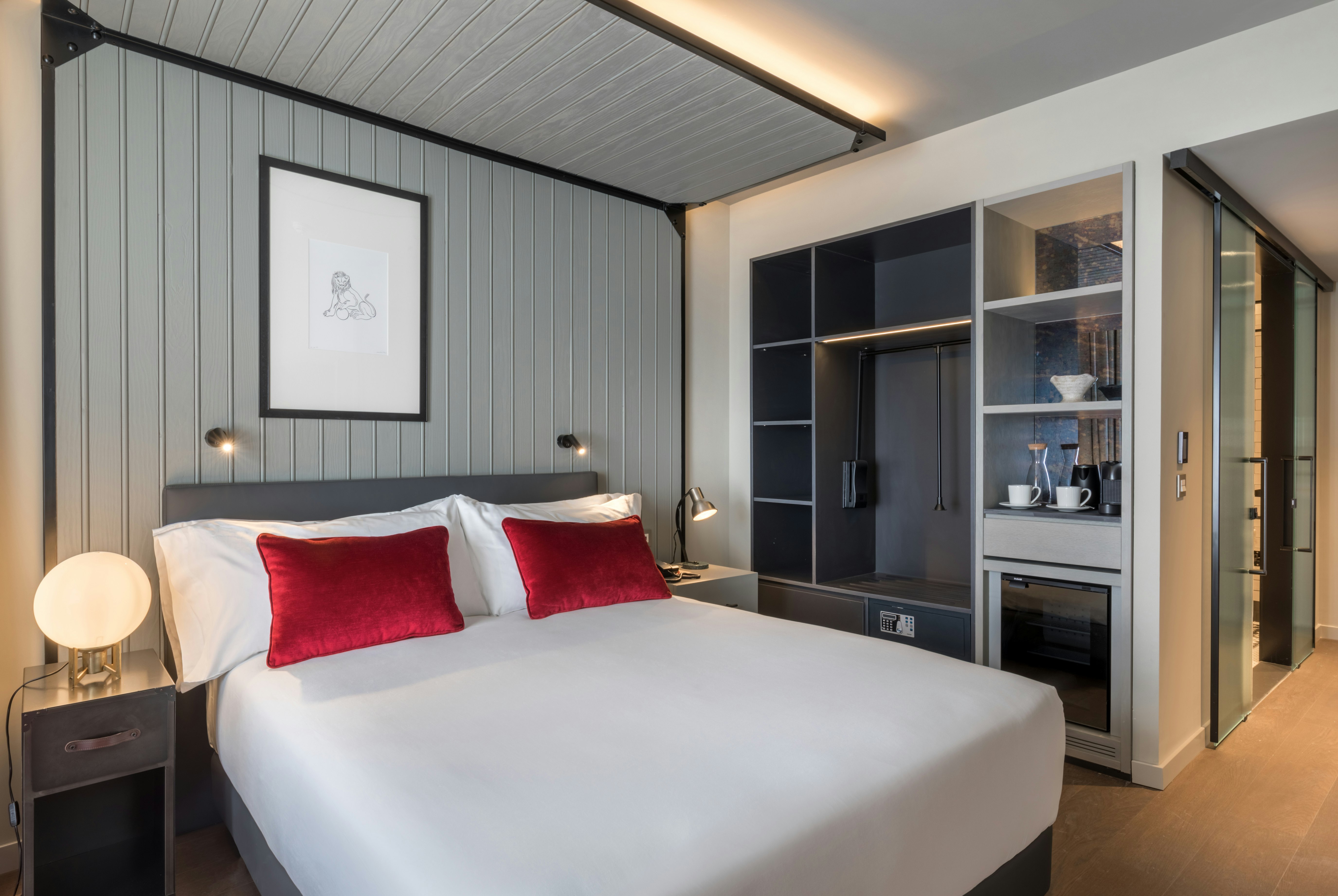 ROOM, QUEEN BED, ACCESSIBLE